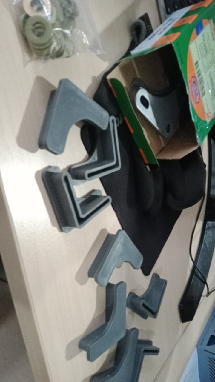 Tatakan Siku Lubang Alas 4 Cm X 4 Cm Plaatik