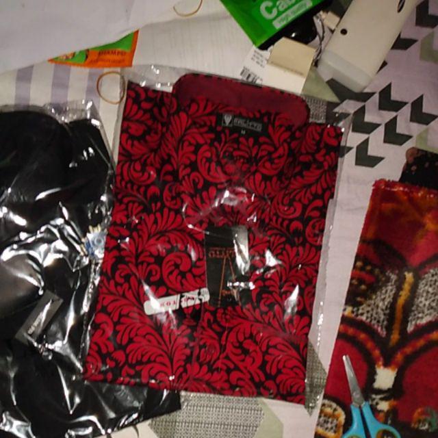 Kemeja Palitto Lengan Panjang Hitam Motif Kembang Merah