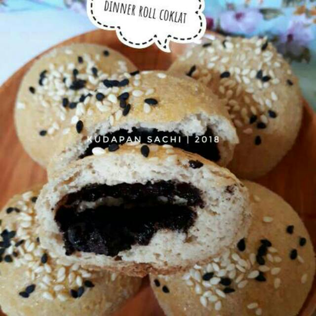 

Dinner Roll Isi Coklat