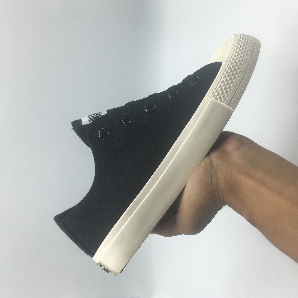 SEPATU WARRIOR SPARTA LOW | BLACK BLACK WHITE / BLACK WHITE |