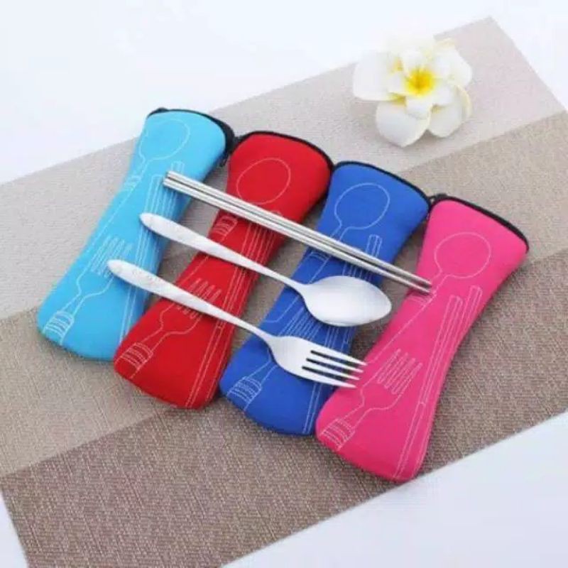 SET SENDOK MAKAN STAINLESS PLUS POUCH