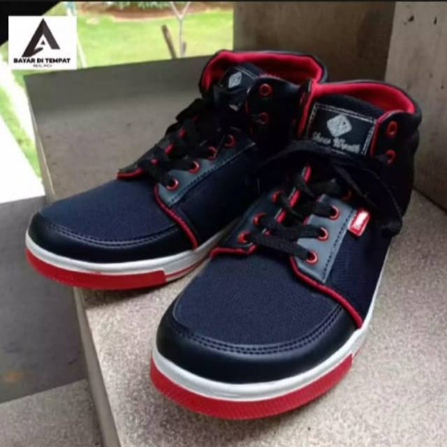 SEPATU BOOTS PRIA