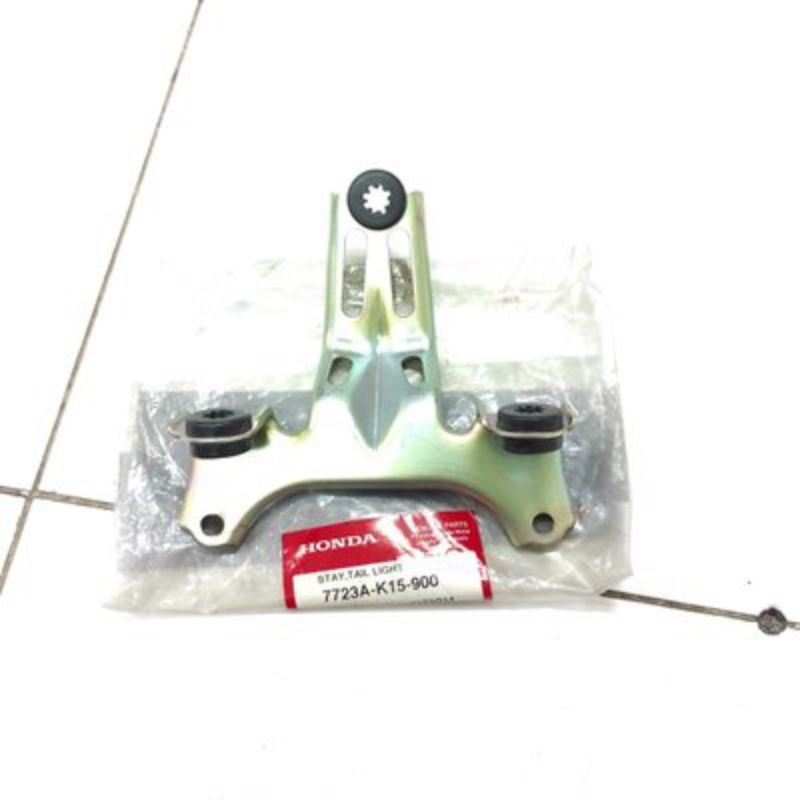 Stay dudukan lampu stop Honda CB 150R Old original AHM