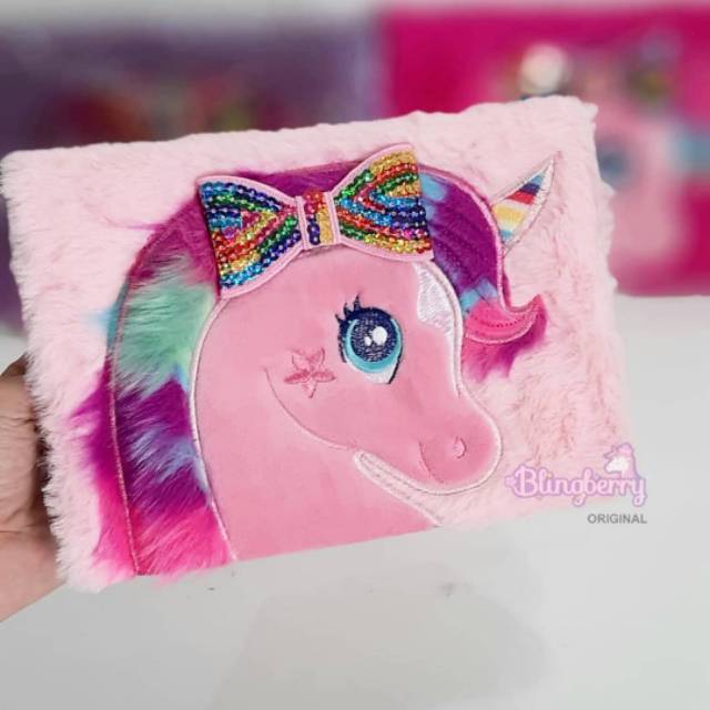

Unicorn notebook dengan pita 3D.