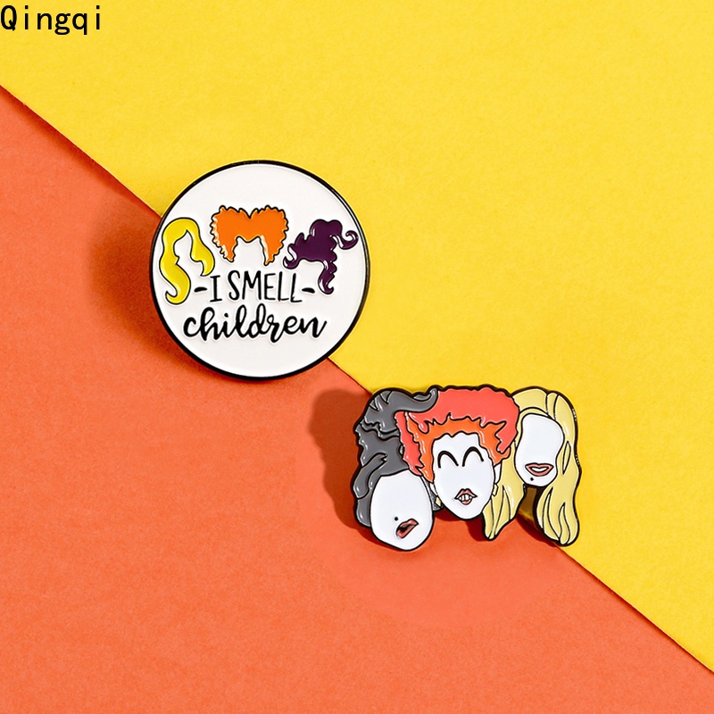Bros Pin Enamel Desain Penyihir Halloween Gaya Gotik
