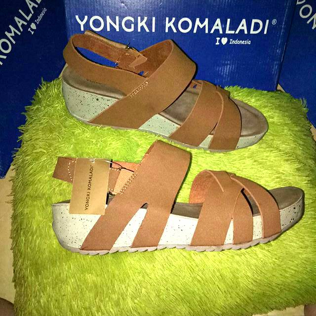 Wedges Wanita Branded Yongki Komaladi