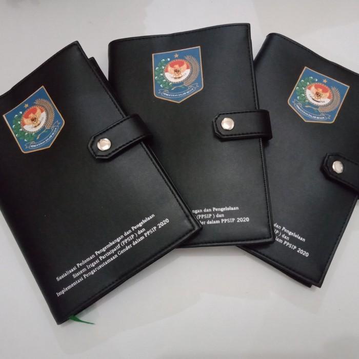 

Book Buku Agenda Custom A5 Kulit Sintetis Sablon Logo