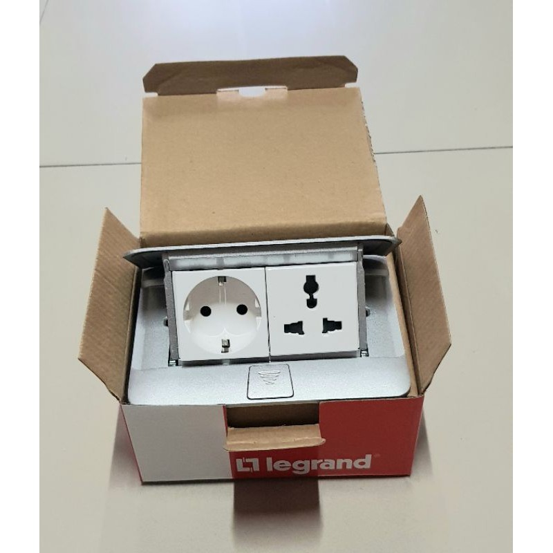 Legrand Stop Kontak Lantai 4 Module (Stop Kontak 2F + Stop Kontak Universal)