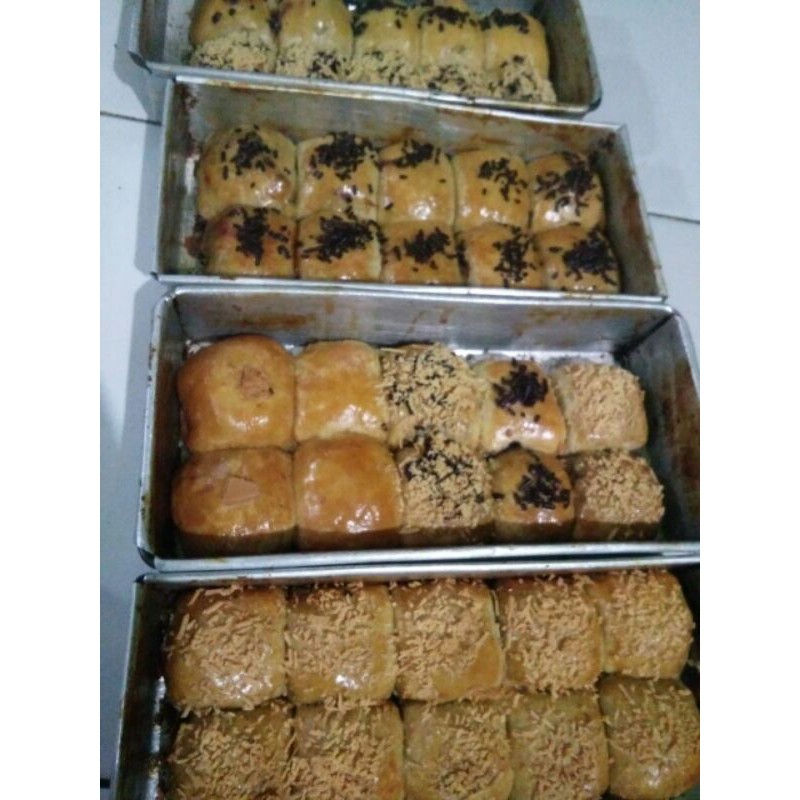 

Jual bolen peuyeum pisang keju dan coklat bandung
