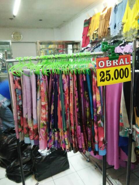 Hanger Oval Jilbab ada warna putih, pink, hijau dan orange, harga per Bh