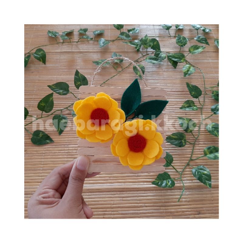 WALL DECOR/HIASAN DINDING STIK ESKRIM/HIASAN DINDING BUNGA KAIN FLANEL/SOUVENIR/CENDERAMATA