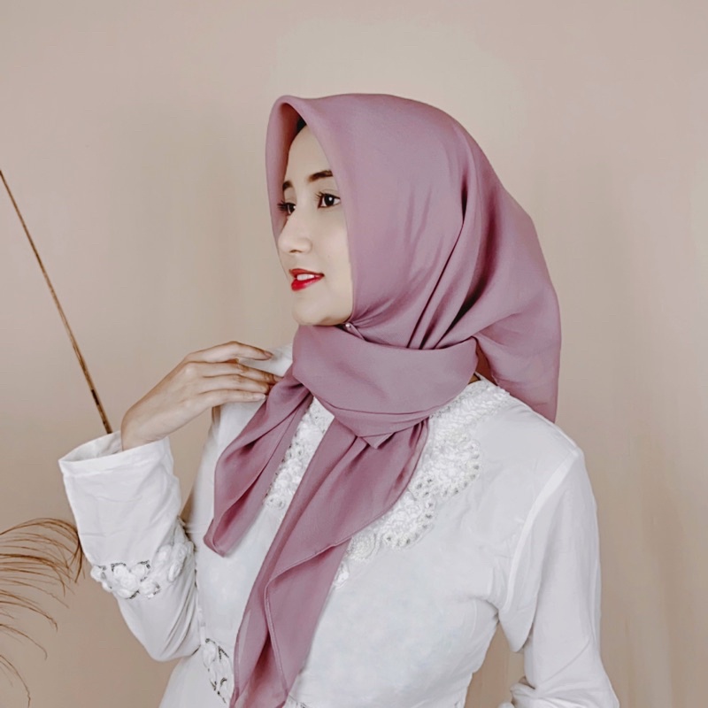 Nouri Avani | Hijab Segiempat Polycotton Polos | Bella Square 115 x 115