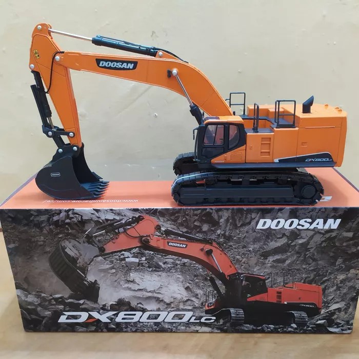 Miniatur Diecast Excavator Doosan DX 800 LC Alat Berat Skala 1:50