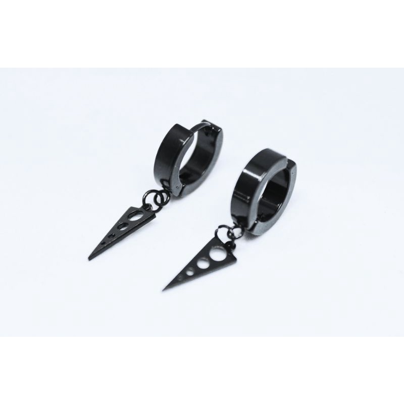 anting titanium model segitiga lancip hitam / anting Korea / anting tindik dan jepit / ICH PIERCING