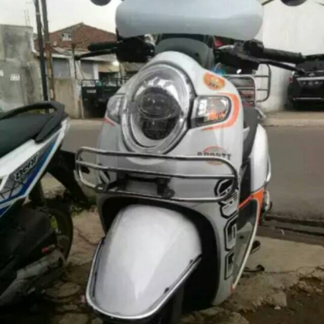 Aksesoris honda scoopy new dudukan plat nomor