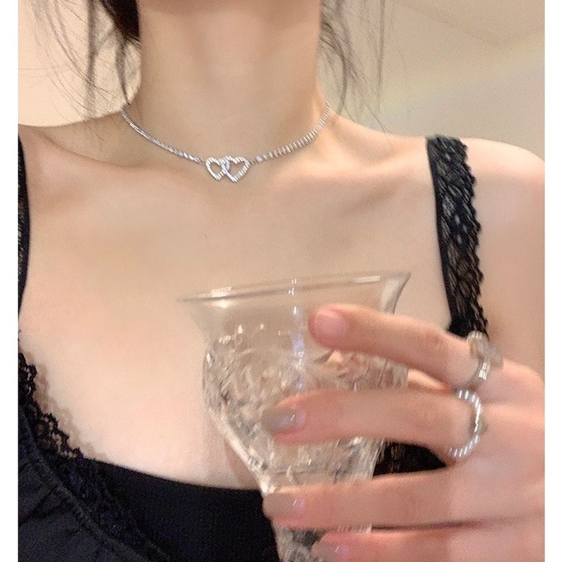 New Sweet Love Choker Necklace Female Light Luxury Clavicle Chain Simple Necklace Accessories Sexy Girl Jewelry