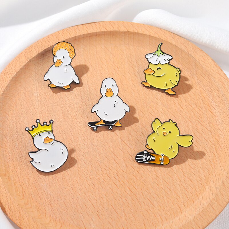 Bros Pin Enamel Desain Kartun Hewan Bebek Angsa Ayam Skate Nakal Untuk Anak