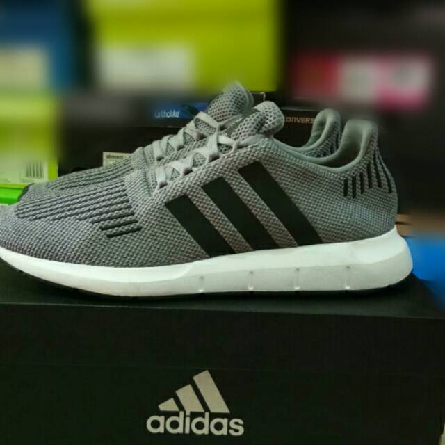 ADIDAS SWIFT RUN