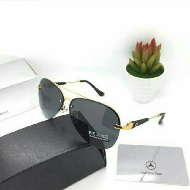 Kacamata Mercedes-Benz