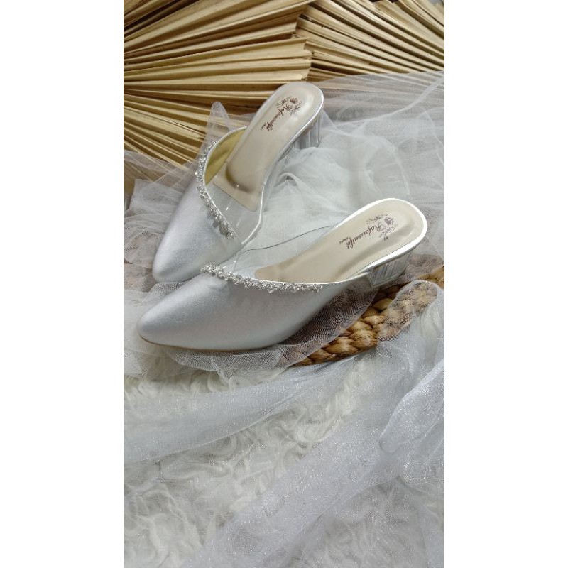 sepatu amoura silver cantik dengan tinggi 5cm hak tahu kaca