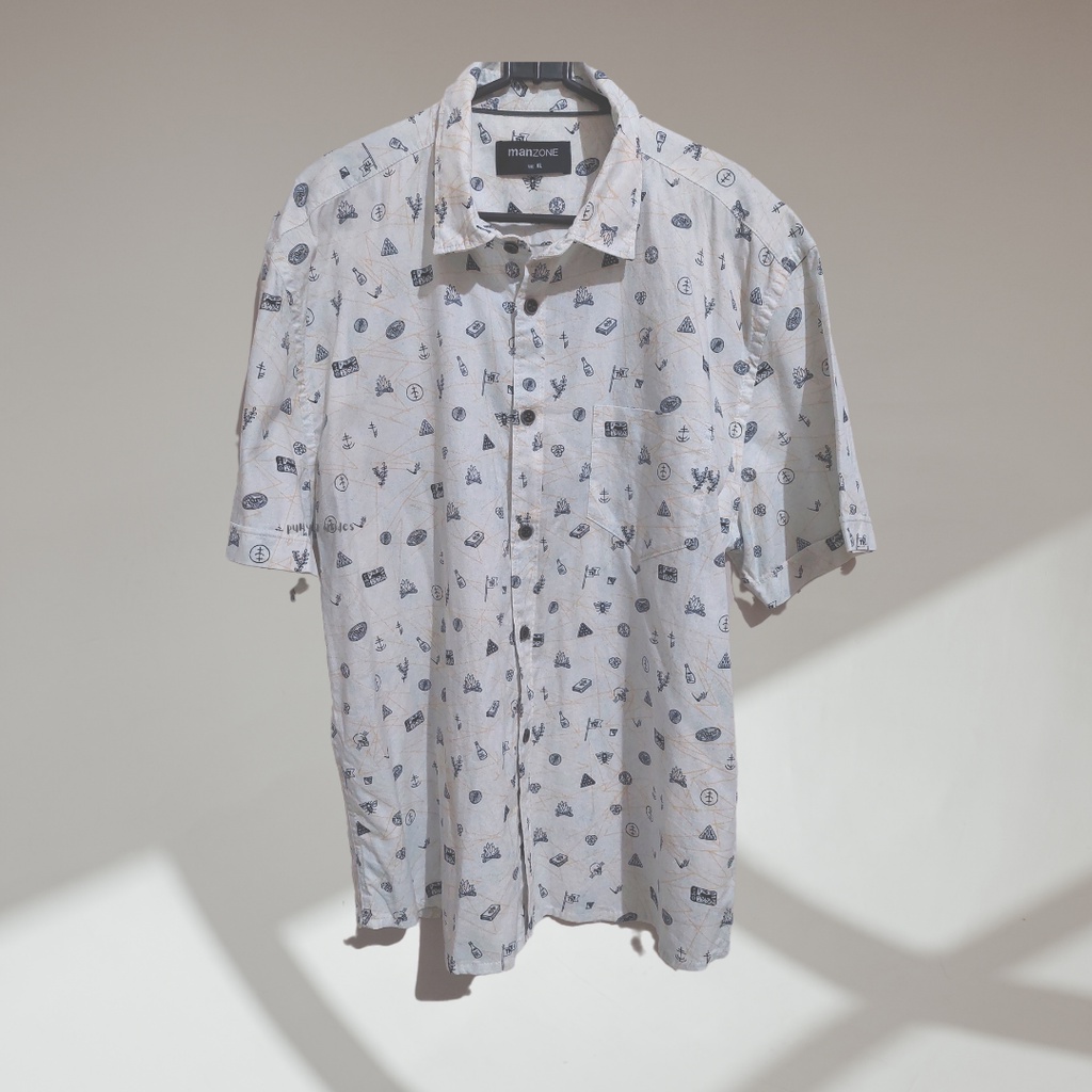 Preloved Kemeja Pria Merk Manzone Warna Putih Motif