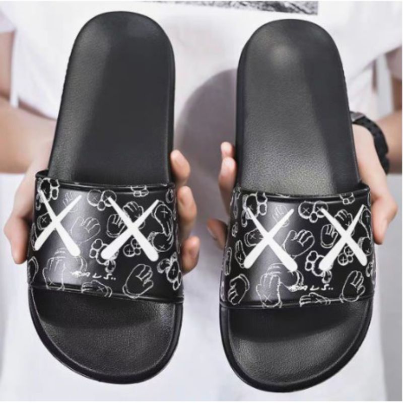 SANDAL KARET APLLAUSE KAWS