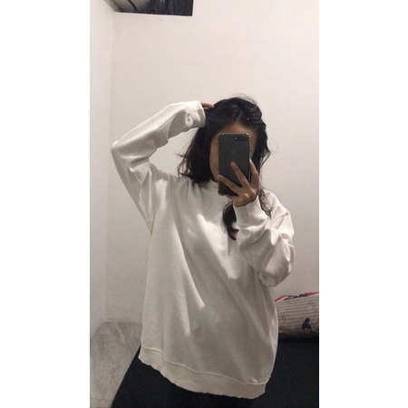 (Nett) Preloved Original Pull and Bear Sweater / Oversized Sweater Putih / Oversized White Sweater /
