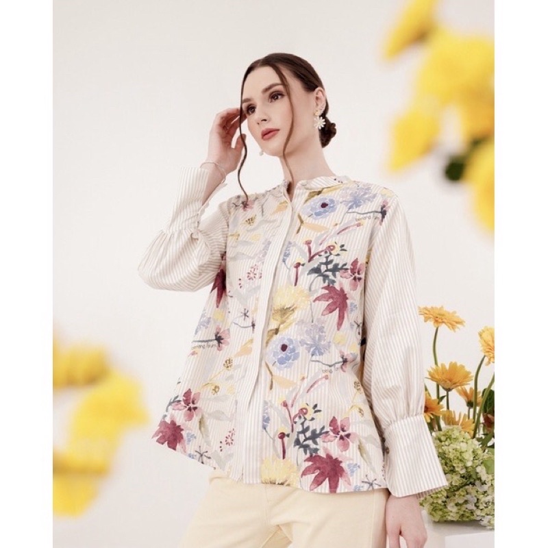 Preloved Benang Jarum Romantic Garden with Mandarin Colar S