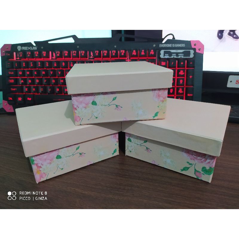 

kotak kado gift box custom tulisan bisa utk hadiah bridesmaid asesoris dll