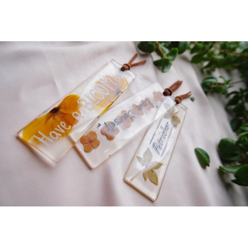 

Pembatas buku bunga / flowered bookmark kecil part 2