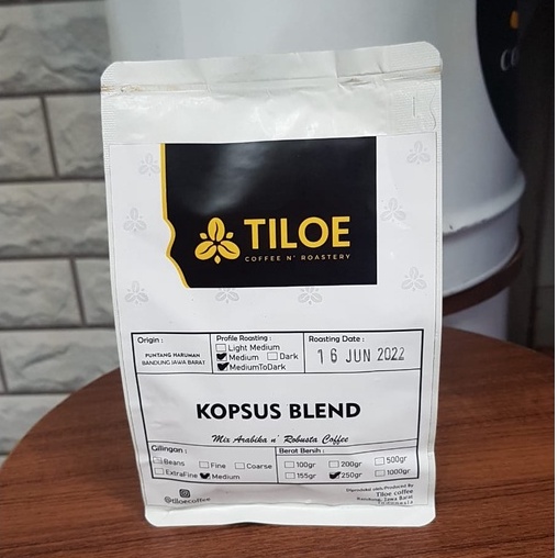 

Kopi susu Blend House Blend Tiloe coffee kopi 70:30 - 1Kg