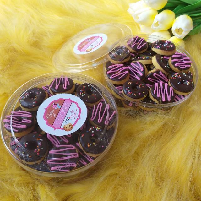 

KUE LEBARAN PREMIUM DOUGHNUT CHOCOLATE COOKIES