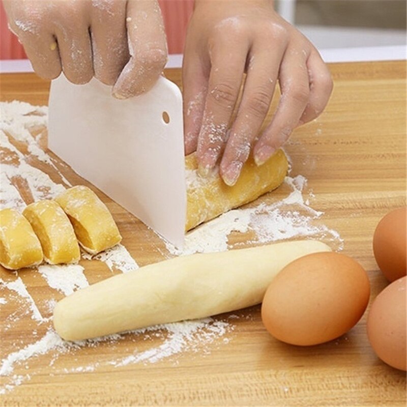 3pcs / set Fondant Pastry Cutters Baking Teeth Edge Food Grade Cake Scraper Smoother Spatulas Multifunctional Scraper Set DIY Cream Cake Tools
