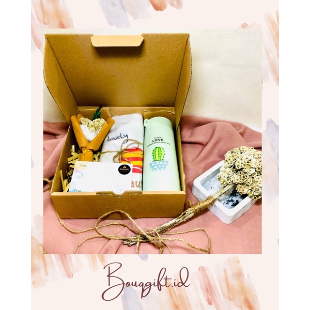 

Hampers ultah / hampers ulang tahun / kado ultah / gift box ultah