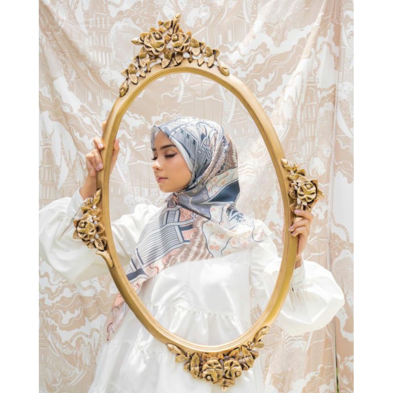 [READY] GADANG SCARF IN SAPPHIRE BY WEARING KLAMBY