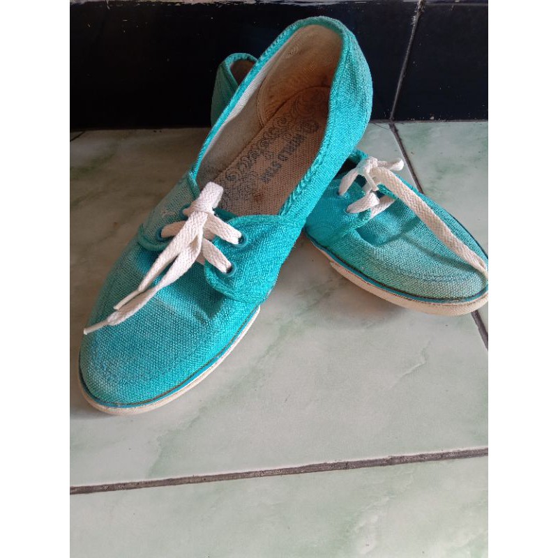 Preloved sepatu kets world star