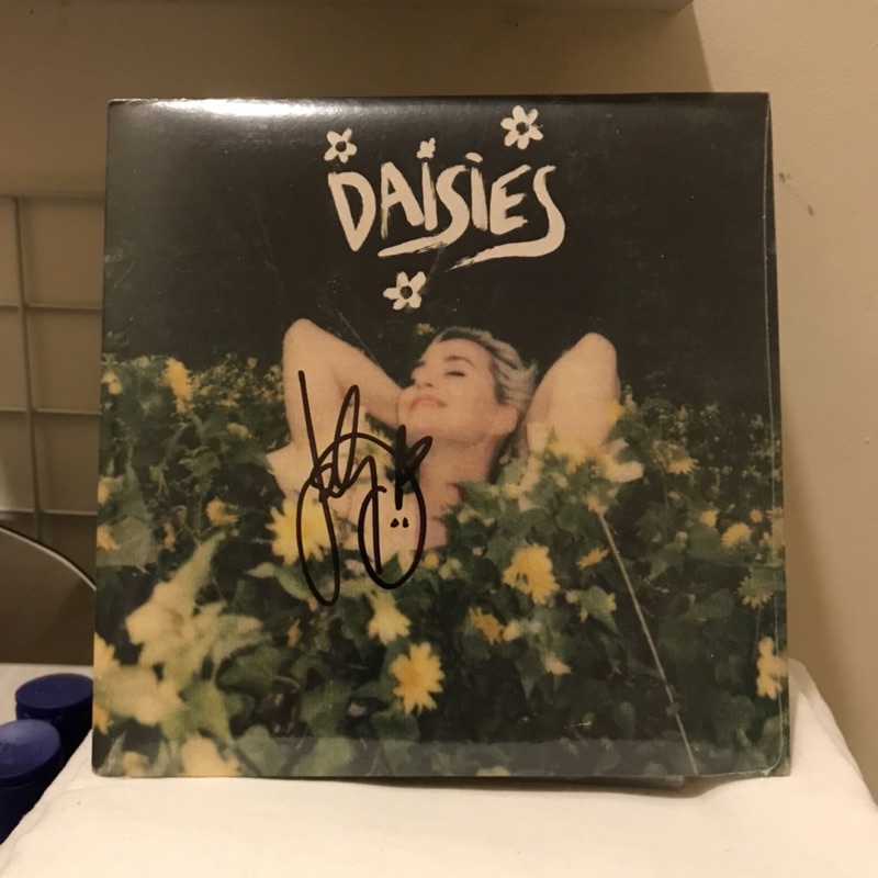 katy perry signed daisies vinyl 7” single rare smile prism teenage dream one of the boys witness cd 
