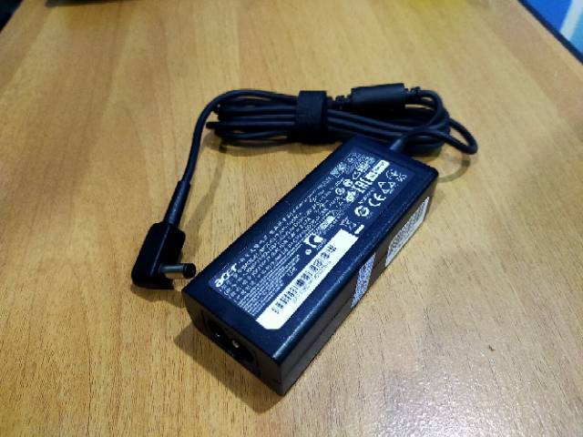 Adaptor Charger Original  Acer E11 ES1-111 E1-131 19V 2.37A