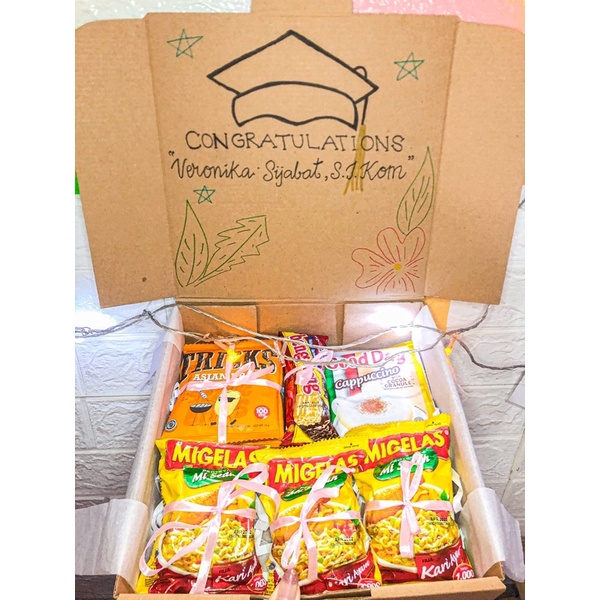 

Laugh Hampers Snack Box