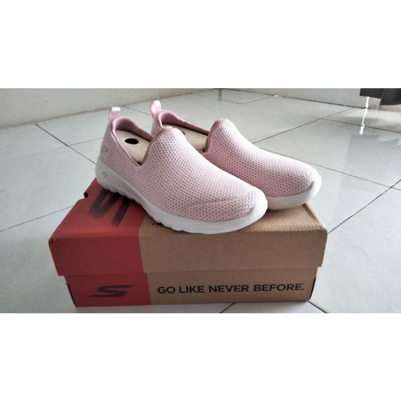 SKECHERS GO WALK JOY ADMIRABLE 124091/LTPK 
Size 6.5 / 36.5 / 23.5cm