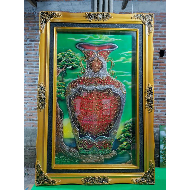 kaligrafi Gucci Prada emas