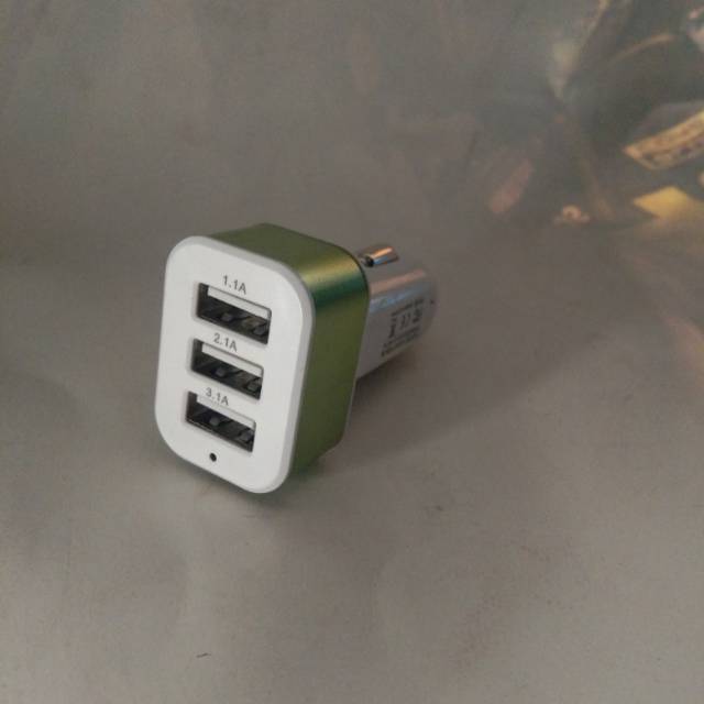 Charger cas hp 3 USB untuk mobil 12/24 volt