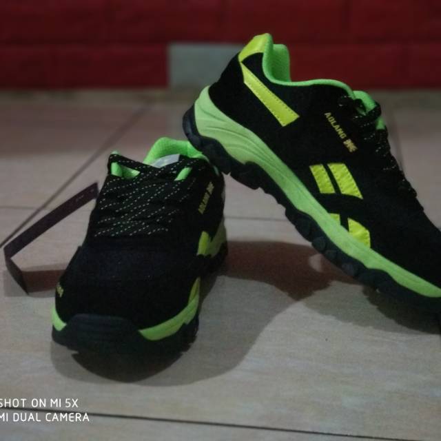 Sepatu safety aolang