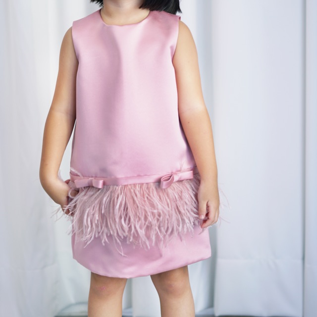 Baju pesta anak details bulu dan pita