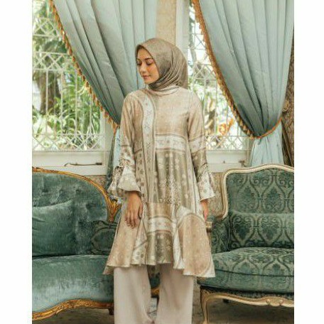 Lalita Tunic Wearing Klamby