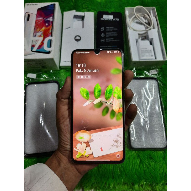 HANDPHONE HP SECOND BEKAS SAMSUNG A70 6/128 FULLSET MULUS 98%
