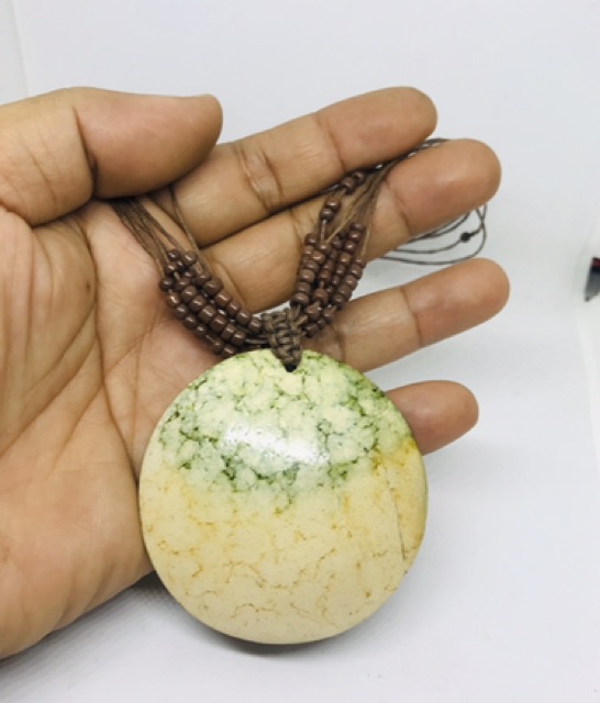 Kalung erhik dari batok kelapa sangat unik