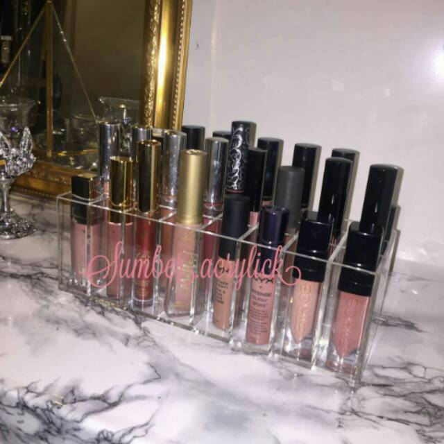 

Acrylic lipsgloss/lipstic D24