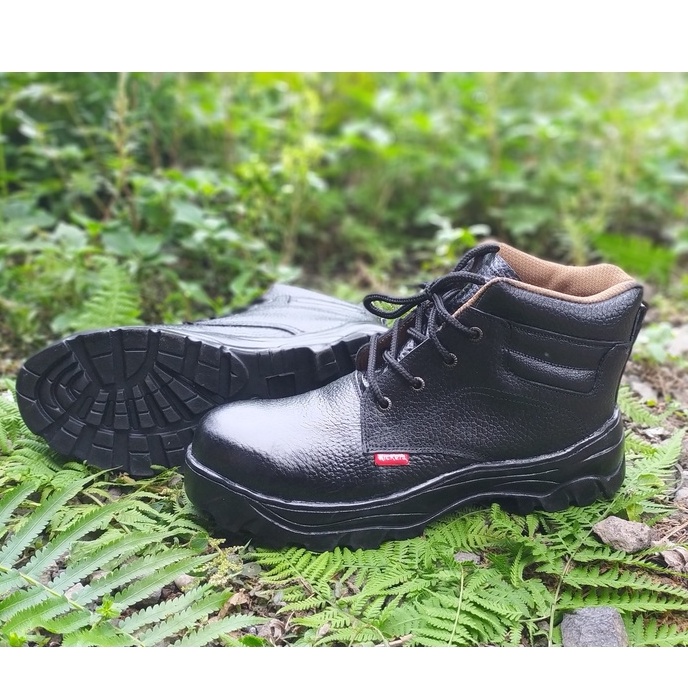 sepatu safety pria / sepatu safety kerja pria / sepatu boot safety pria kulit sapi asli warna hitam