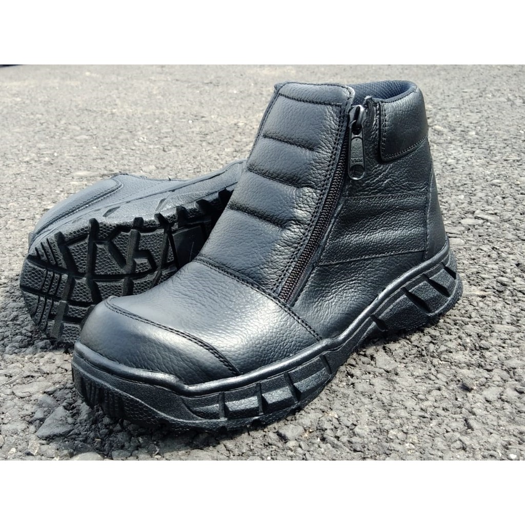 Sepatu Safety Bahan Kulit Ujung Besi Merk Kickers Dubai